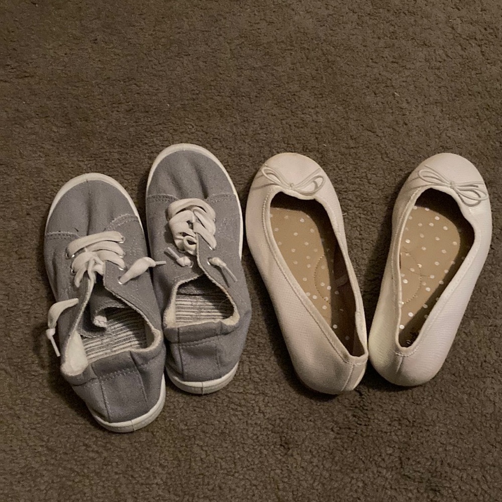 Girls size 1 gray pair never worn white flats worn once